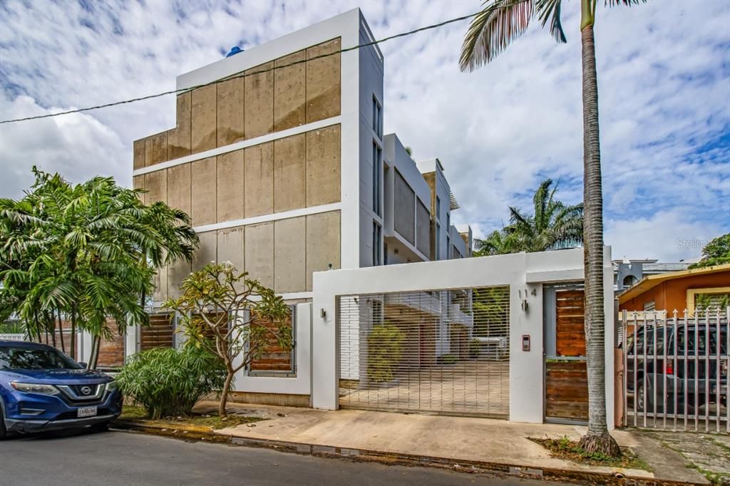 Active With Contract: $595,000 (2 beds, 2 baths, 2506 Square Feet)