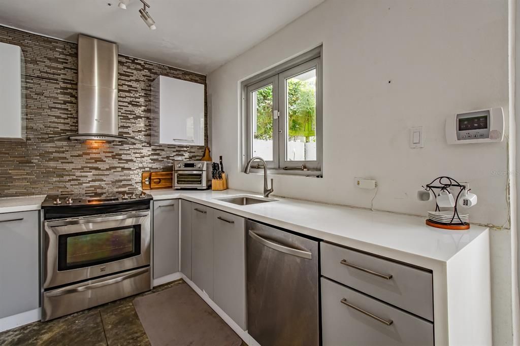 Active With Contract: $595,000 (2 beds, 2 baths, 2506 Square Feet)