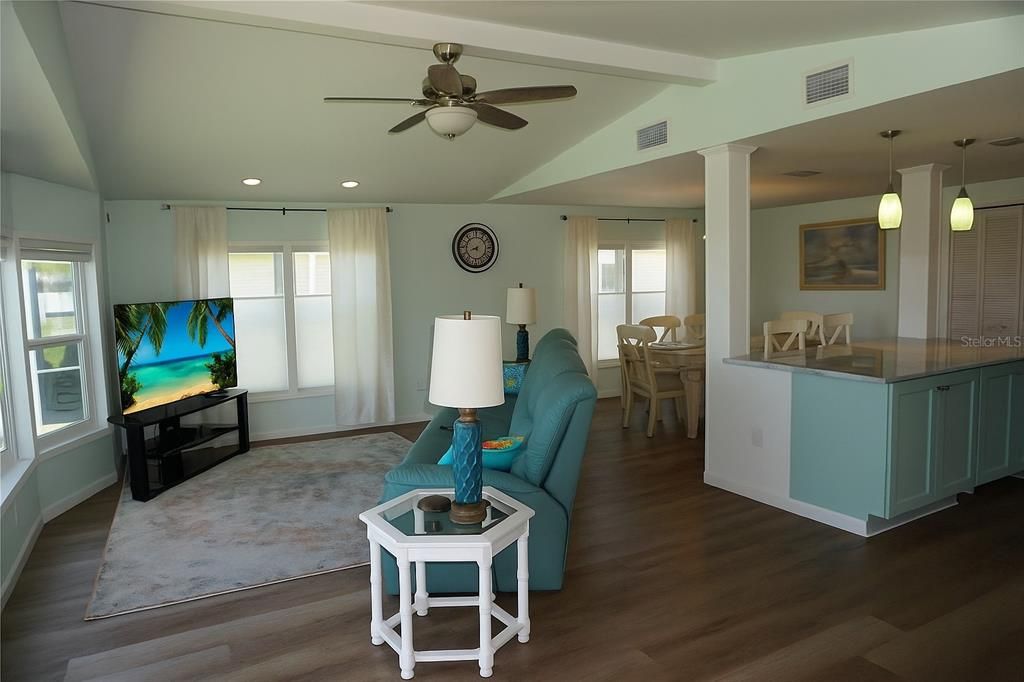 En Venta: $305,000 (2 camas, 2 baños, 1344 Pies cuadrados)