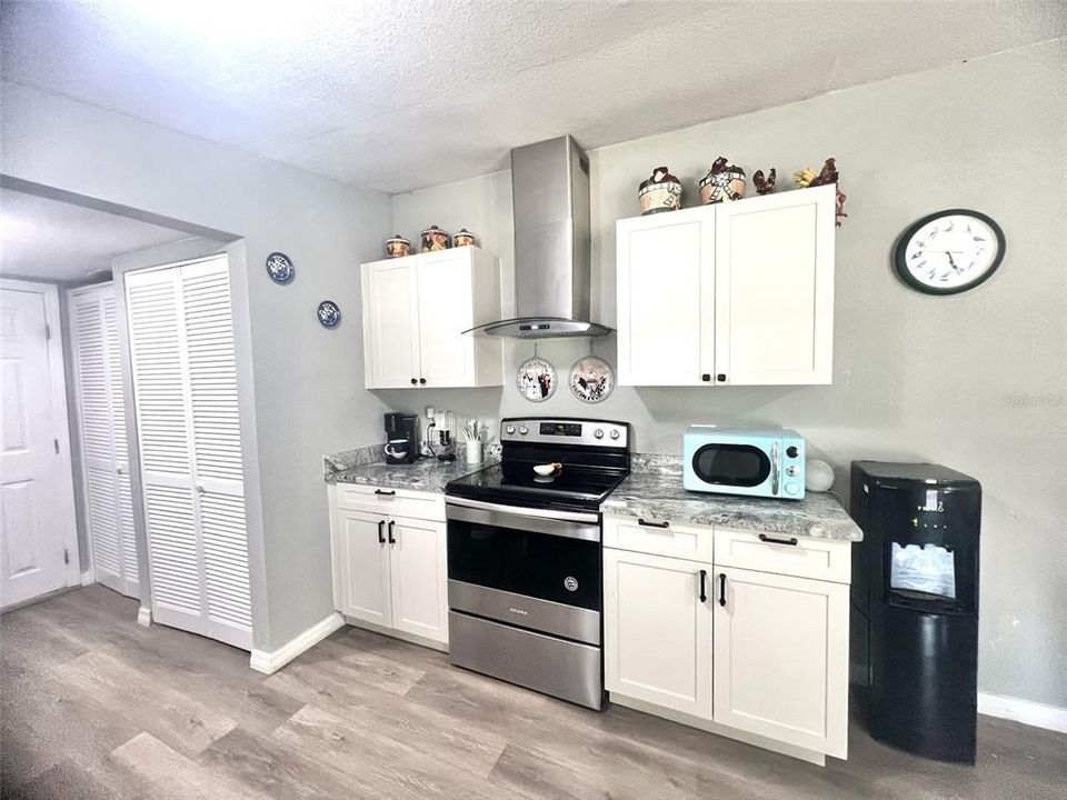 待售: $310,000 (0 贝兹, 0 浴室, 2424 平方英尺)