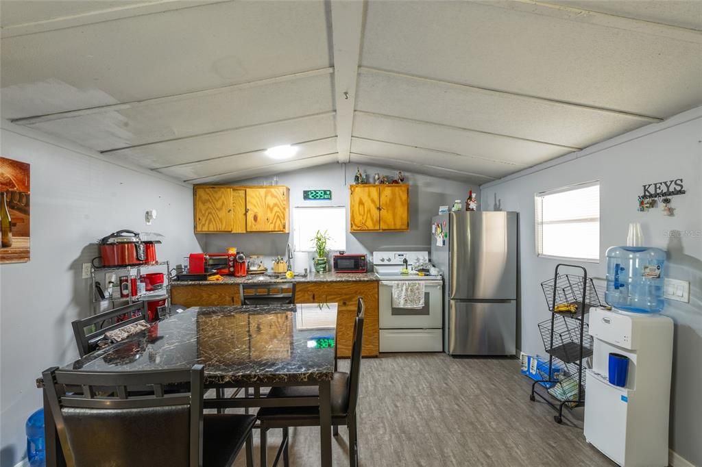 待售: $310,000 (0 贝兹, 0 浴室, 2424 平方英尺)