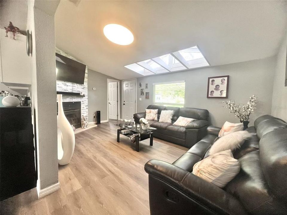 待售: $310,000 (0 贝兹, 0 浴室, 2424 平方英尺)