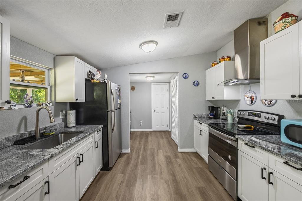 待售: $310,000 (0 贝兹, 0 浴室, 2424 平方英尺)