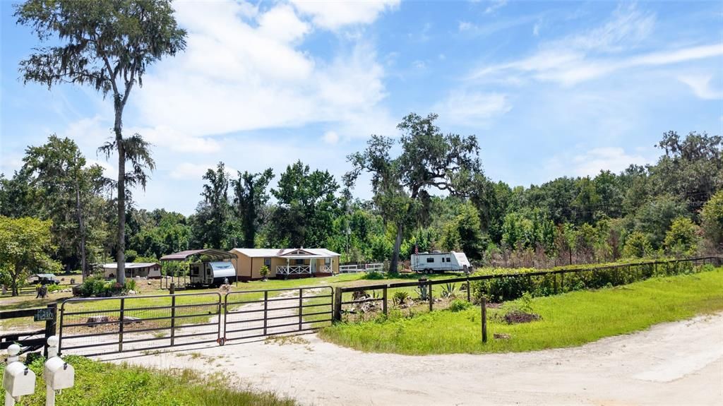 待售: $310,000 (0 贝兹, 0 浴室, 2424 平方英尺)