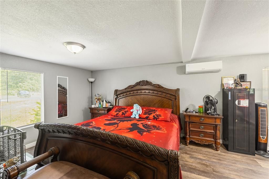 待售: $310,000 (0 贝兹, 0 浴室, 2424 平方英尺)