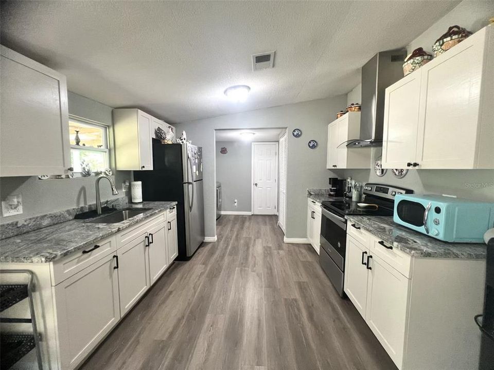 待售: $310,000 (0 贝兹, 0 浴室, 2424 平方英尺)