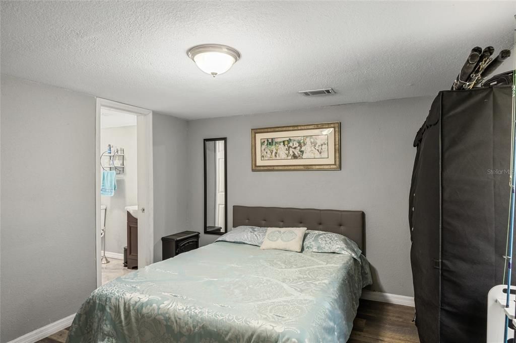 待售: $310,000 (0 贝兹, 0 浴室, 2424 平方英尺)