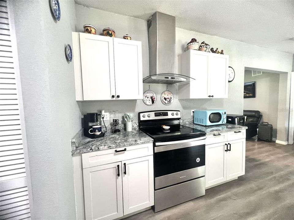 待售: $310,000 (0 贝兹, 0 浴室, 2424 平方英尺)