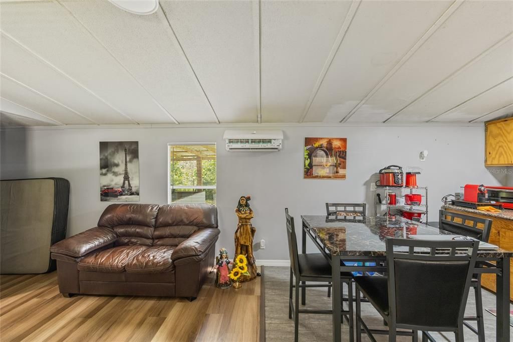 待售: $310,000 (0 贝兹, 0 浴室, 2424 平方英尺)