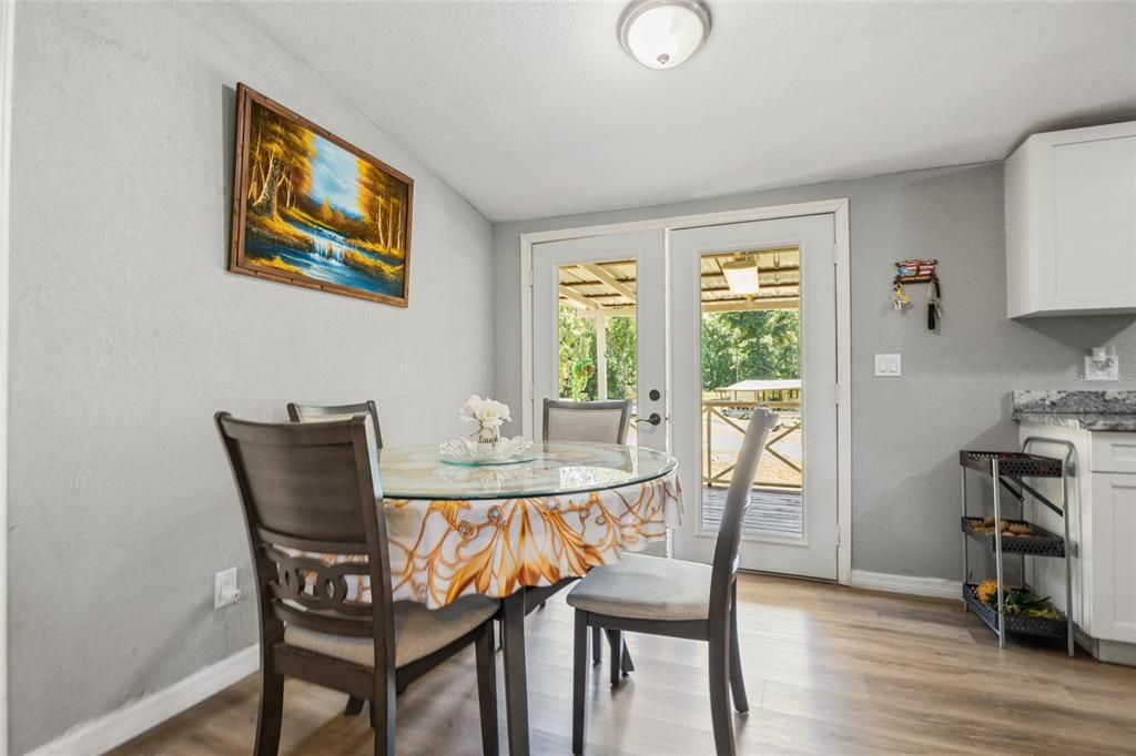 待售: $310,000 (0 贝兹, 0 浴室, 2424 平方英尺)