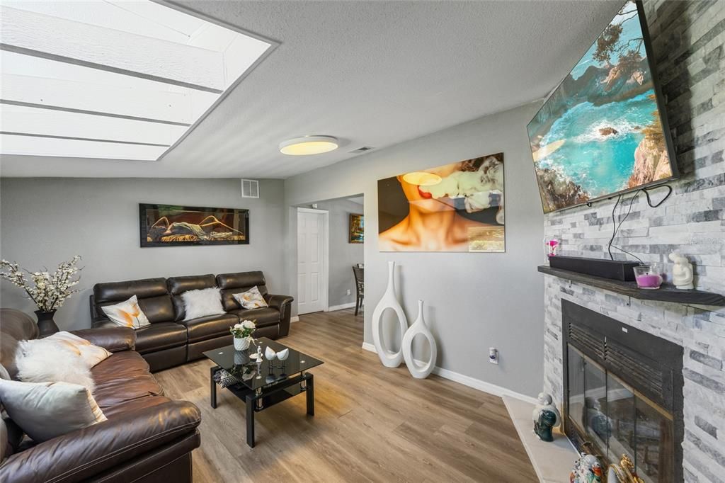 待售: $310,000 (0 贝兹, 0 浴室, 2424 平方英尺)