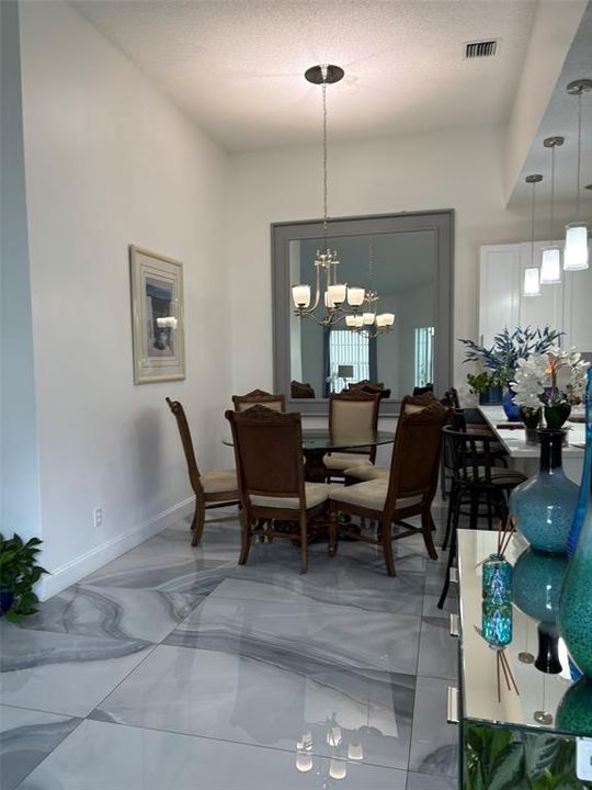 待售: $390,000 (2 贝兹, 2 浴室, 1244 平方英尺)