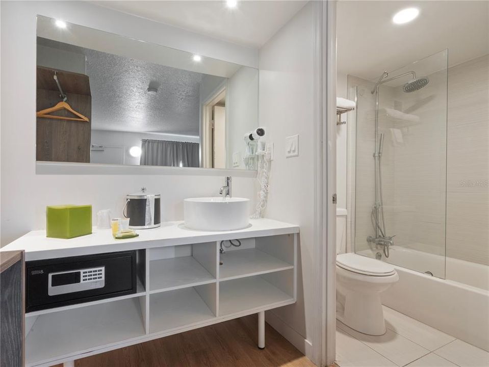 待售: $75,000 (1 贝兹, 1 浴室, 198 平方英尺)