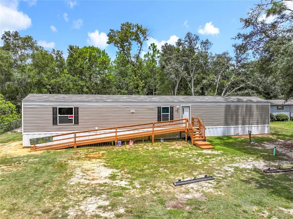 待售: $199,000 (4 贝兹, 2 浴室, 1064 平方英尺)