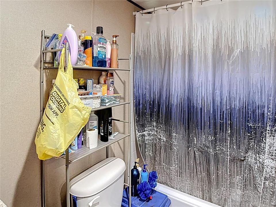 待售: $199,000 (4 贝兹, 2 浴室, 1064 平方英尺)