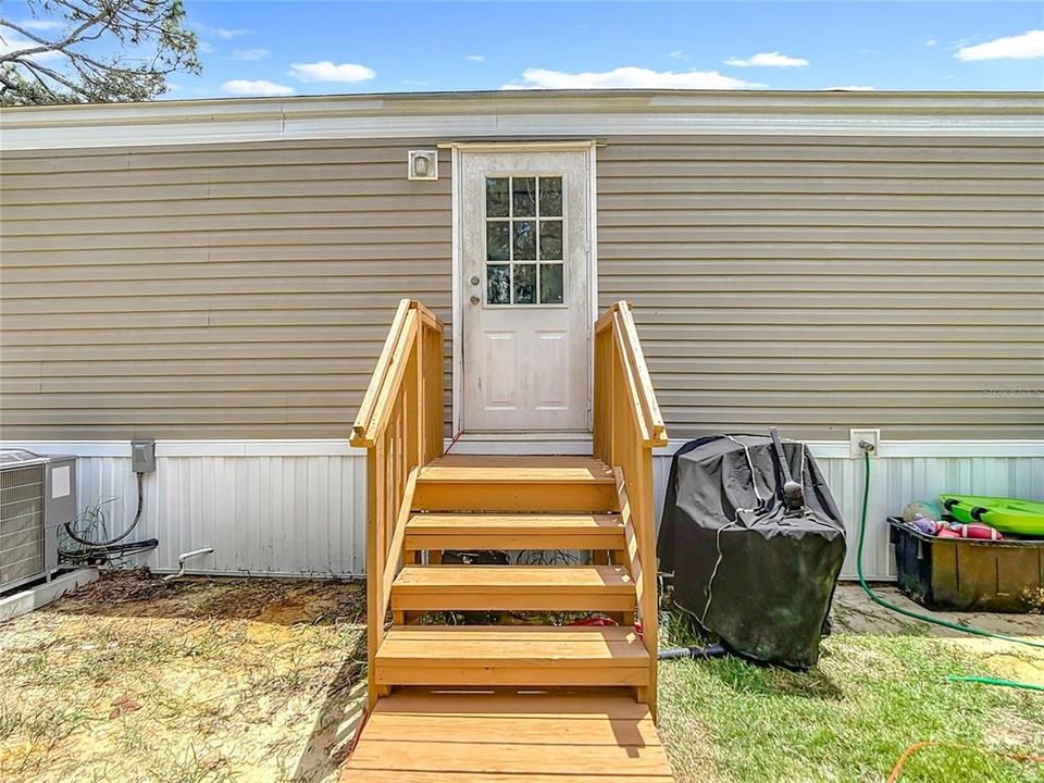 待售: $199,000 (4 贝兹, 2 浴室, 1064 平方英尺)