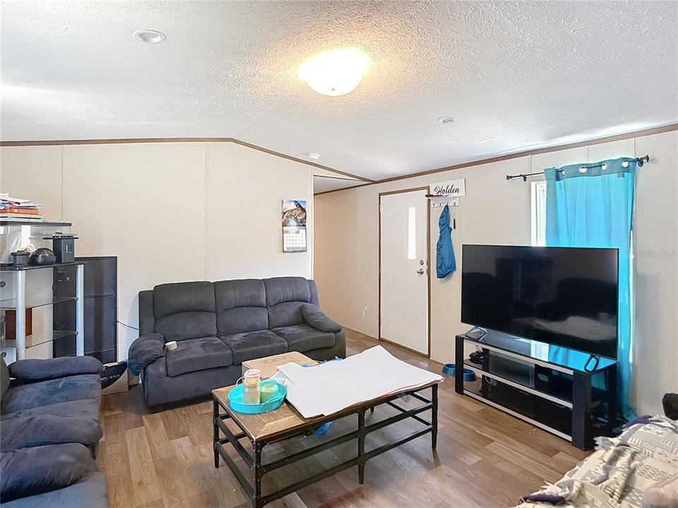 待售: $199,000 (4 贝兹, 2 浴室, 1064 平方英尺)