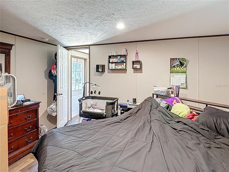 待售: $199,000 (4 贝兹, 2 浴室, 1064 平方英尺)