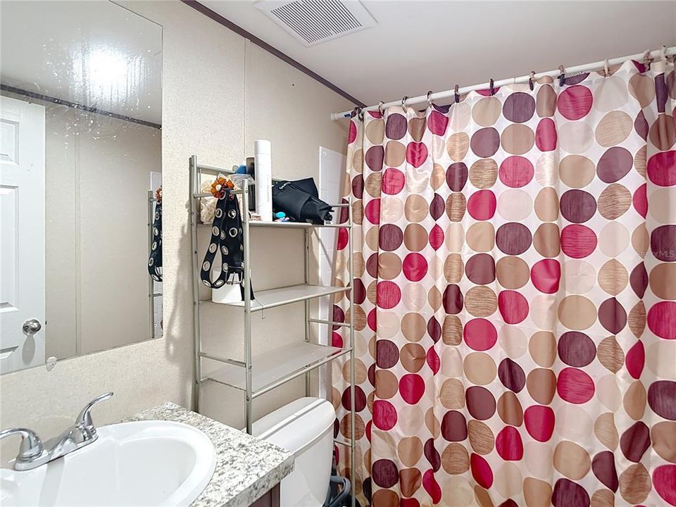 待售: $199,000 (4 贝兹, 2 浴室, 1064 平方英尺)