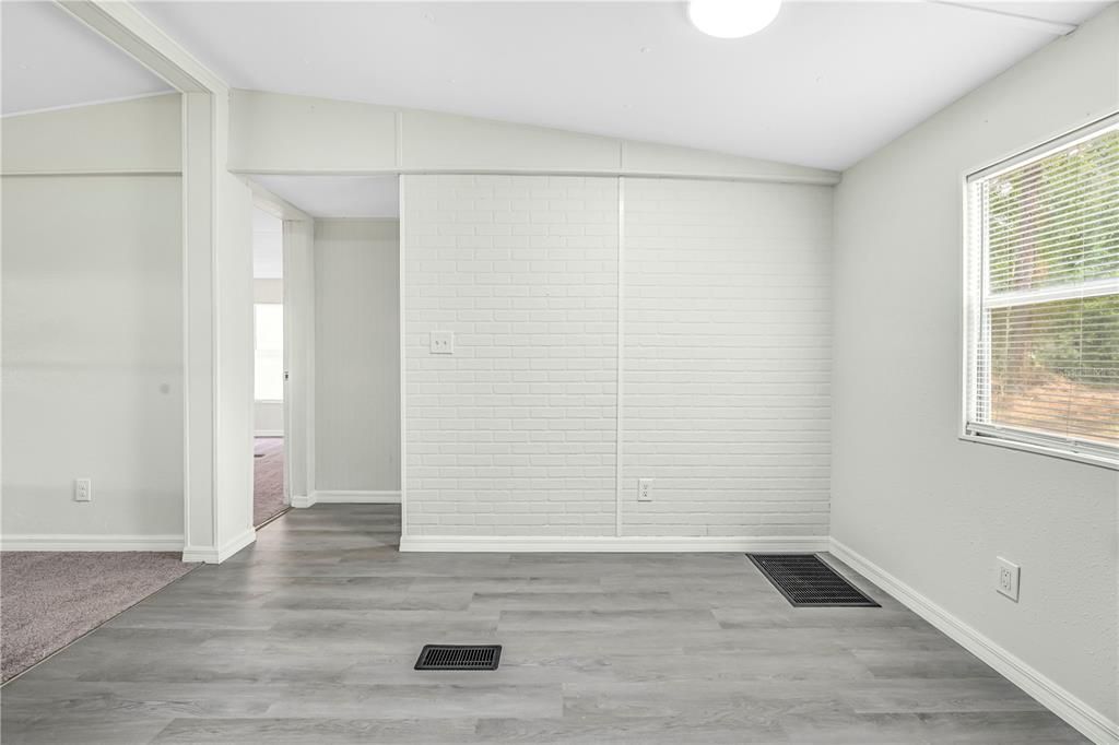 待售: $140,000 (3 贝兹, 2 浴室, 940 平方英尺)