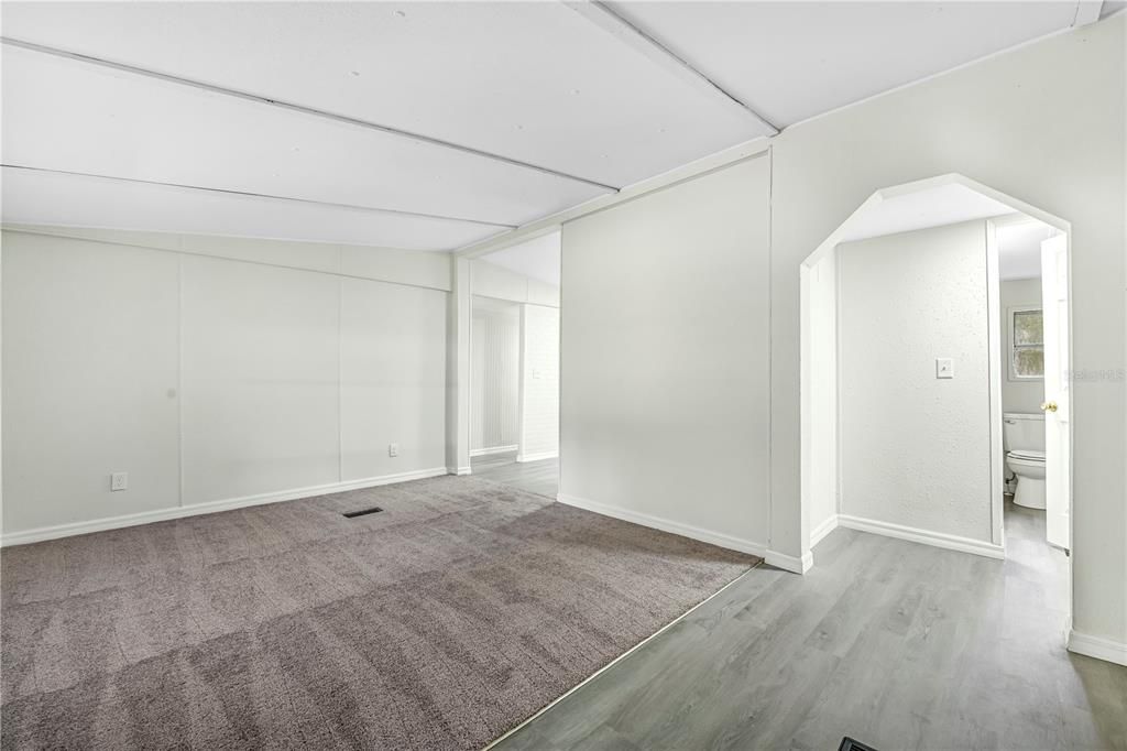 待售: $140,000 (3 贝兹, 2 浴室, 940 平方英尺)