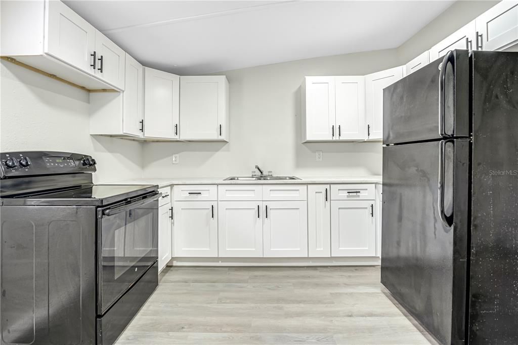 待售: $140,000 (3 贝兹, 2 浴室, 940 平方英尺)