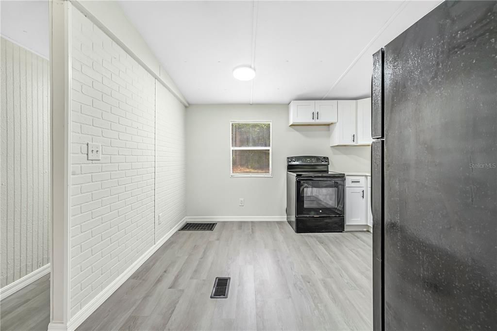 待售: $140,000 (3 贝兹, 2 浴室, 940 平方英尺)