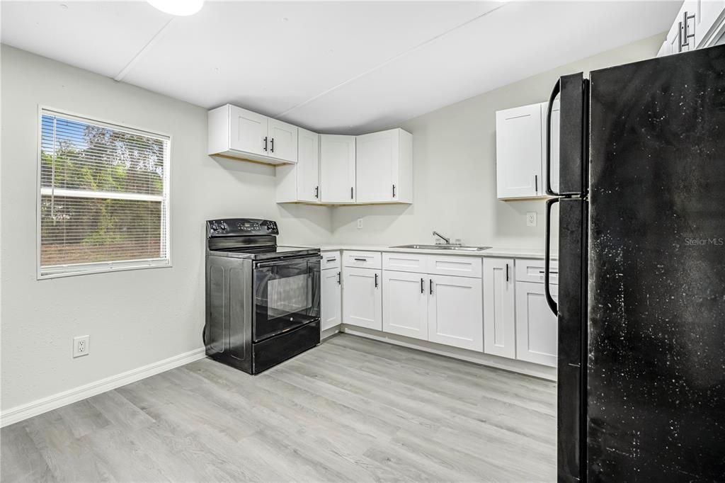 待售: $140,000 (3 贝兹, 2 浴室, 940 平方英尺)