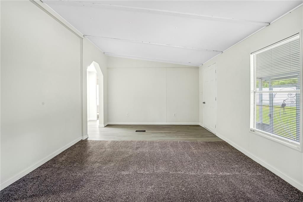 待售: $140,000 (3 贝兹, 2 浴室, 940 平方英尺)