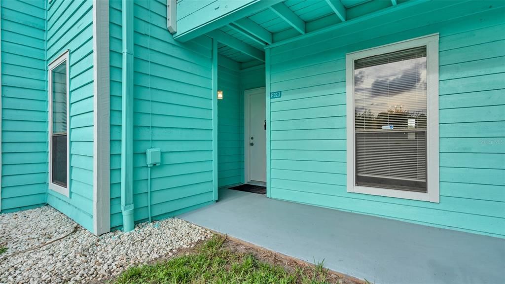 Active With Contract: $1,444 (2 beds, 2 baths, 898 Square Feet)