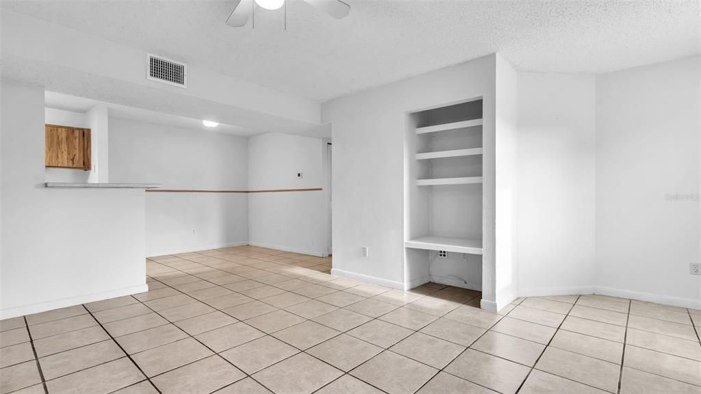 Active With Contract: $1,444 (2 beds, 2 baths, 898 Square Feet)