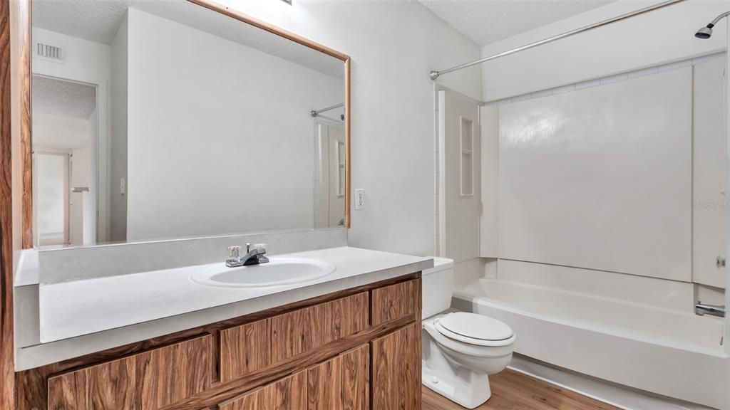 Active With Contract: $1,444 (2 beds, 2 baths, 898 Square Feet)