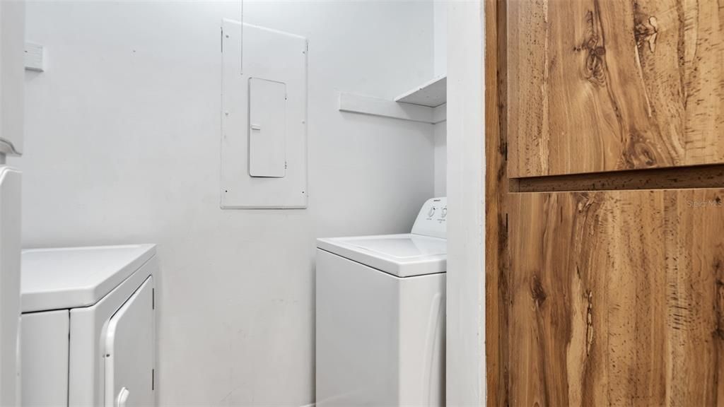 Active With Contract: $1,444 (2 beds, 2 baths, 898 Square Feet)