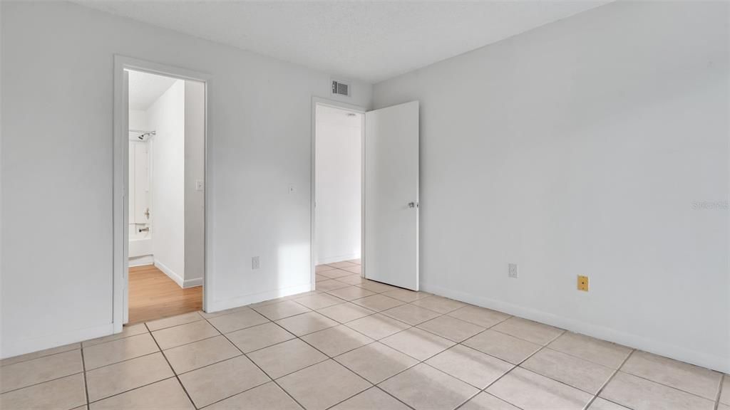 Active With Contract: $1,444 (2 beds, 2 baths, 898 Square Feet)
