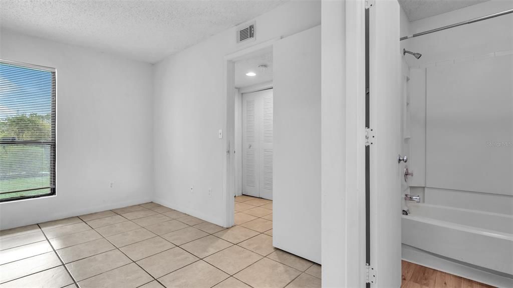 Active With Contract: $1,444 (2 beds, 2 baths, 898 Square Feet)