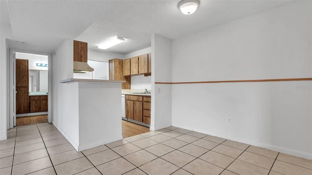 Active With Contract: $1,444 (2 beds, 2 baths, 898 Square Feet)