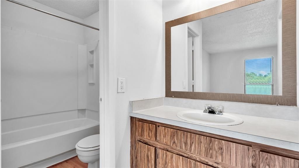 Active With Contract: $1,444 (2 beds, 2 baths, 898 Square Feet)