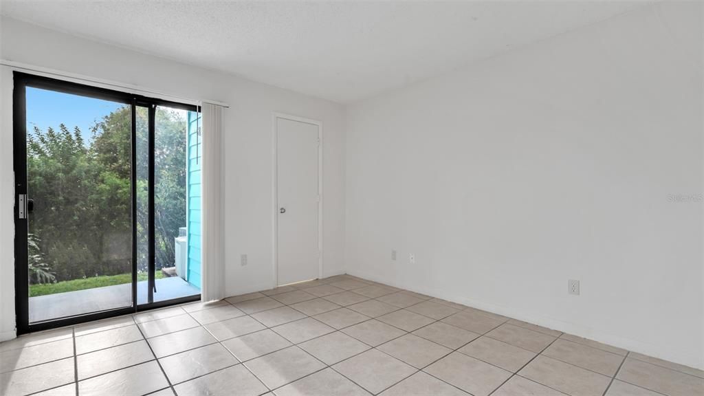 Active With Contract: $1,444 (2 beds, 2 baths, 898 Square Feet)