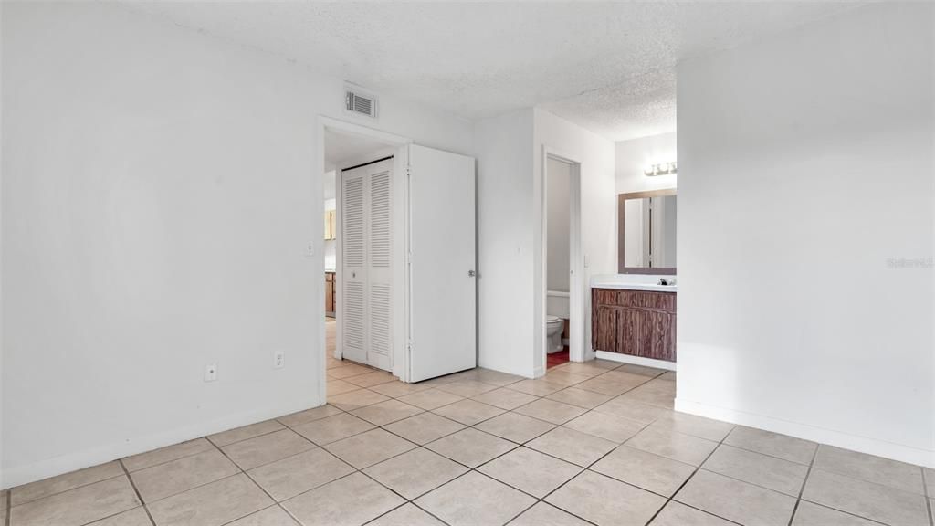 Active With Contract: $1,444 (2 beds, 2 baths, 898 Square Feet)