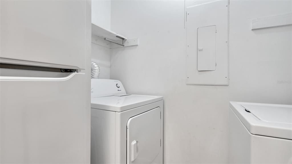 Active With Contract: $1,444 (2 beds, 2 baths, 898 Square Feet)