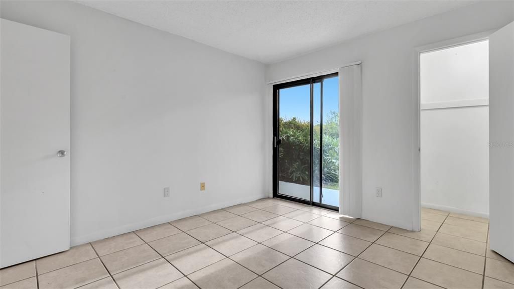 Active With Contract: $1,444 (2 beds, 2 baths, 898 Square Feet)