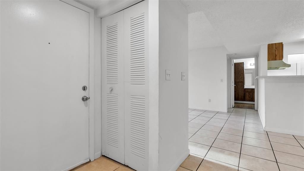 Active With Contract: $1,444 (2 beds, 2 baths, 898 Square Feet)