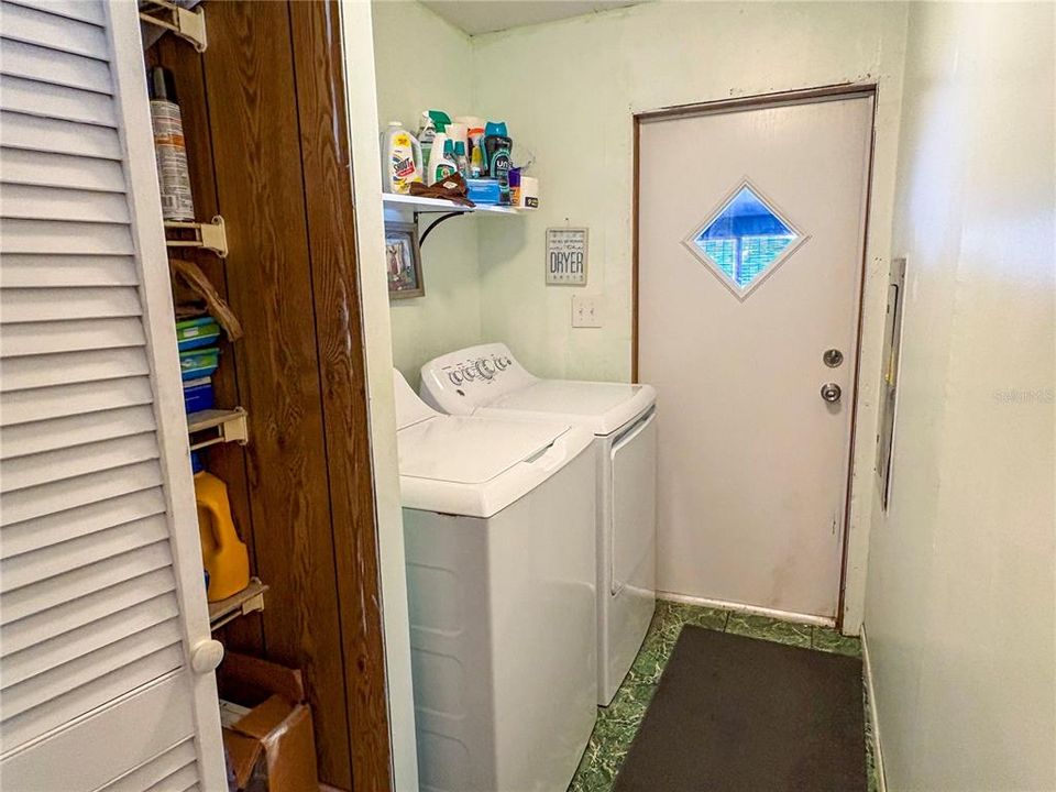 合同活跃: $230,000 (3 贝兹, 2 浴室, 1352 平方英尺)