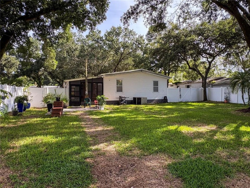 合同活跃: $230,000 (3 贝兹, 2 浴室, 1352 平方英尺)