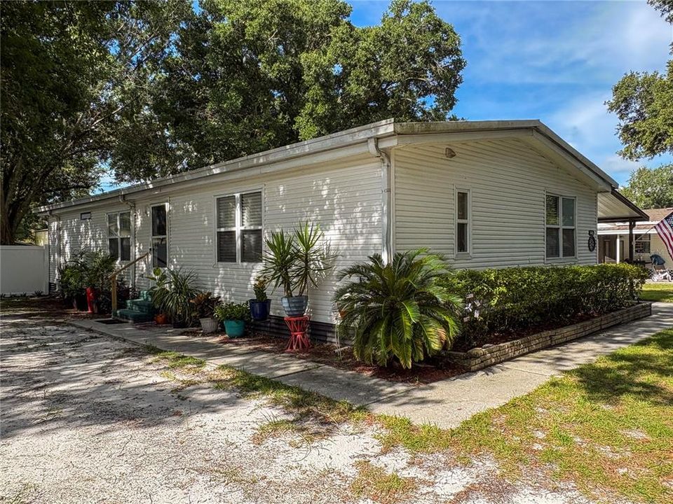 合同活跃: $230,000 (3 贝兹, 2 浴室, 1352 平方英尺)