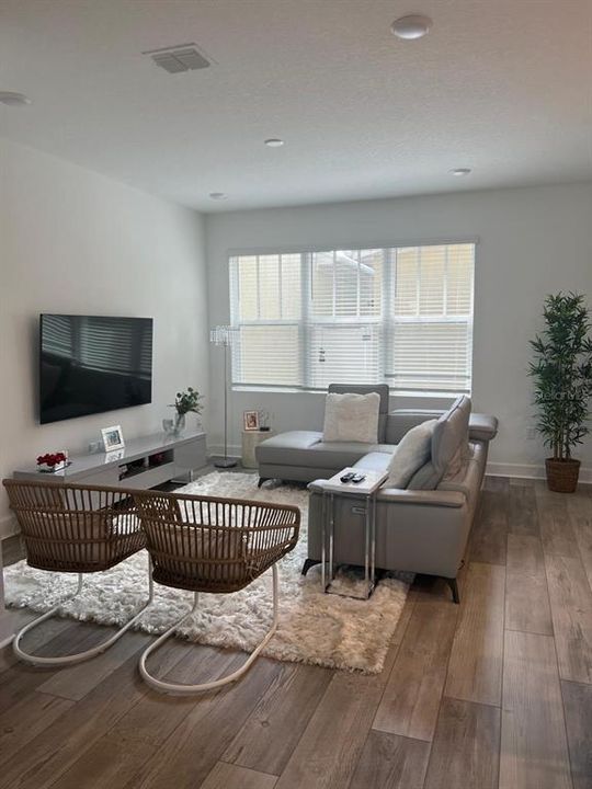 В аренду: $4,200 (3 спален, 2 ванн, 1638 Квадратных фут)