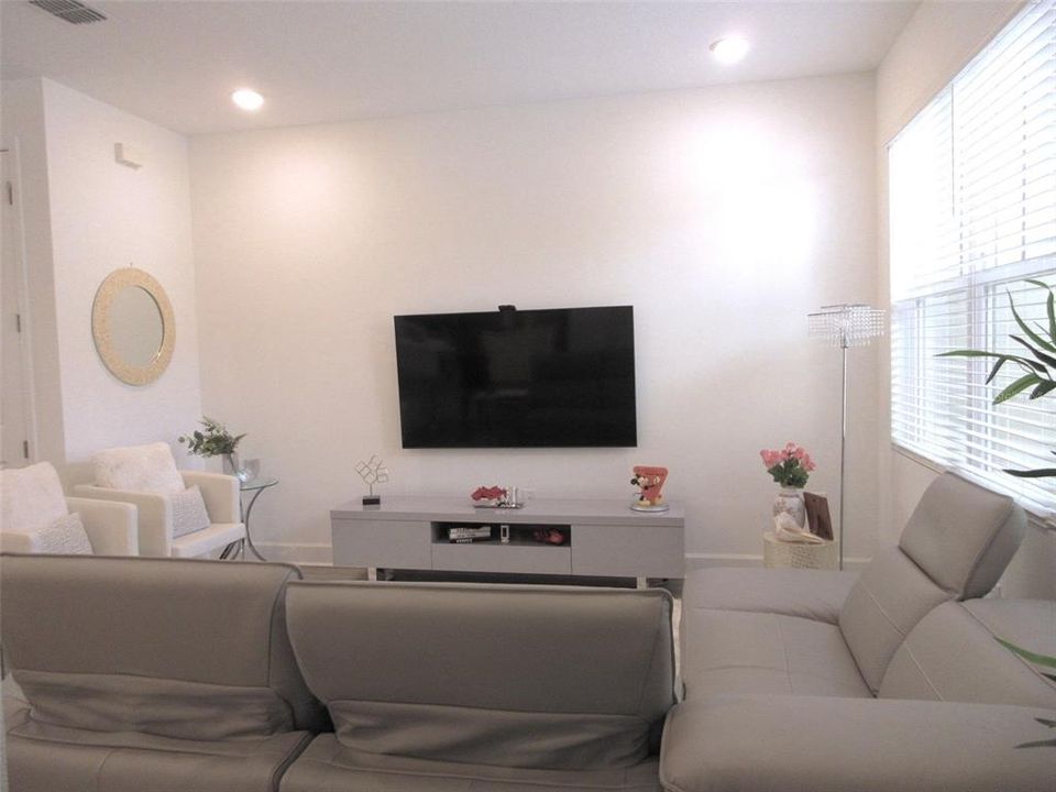 В аренду: $4,200 (3 спален, 2 ванн, 1638 Квадратных фут)