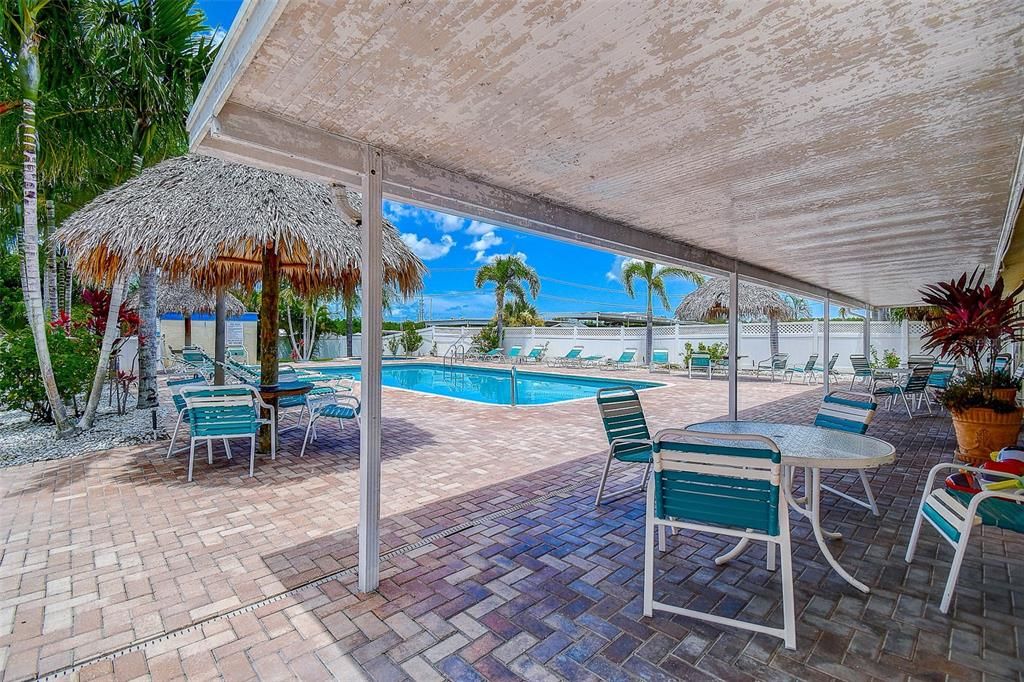 待售: $220,000 (2 贝兹, 2 浴室, 960 平方英尺)