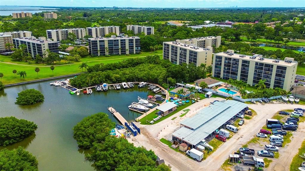 待售: $220,000 (2 贝兹, 2 浴室, 960 平方英尺)