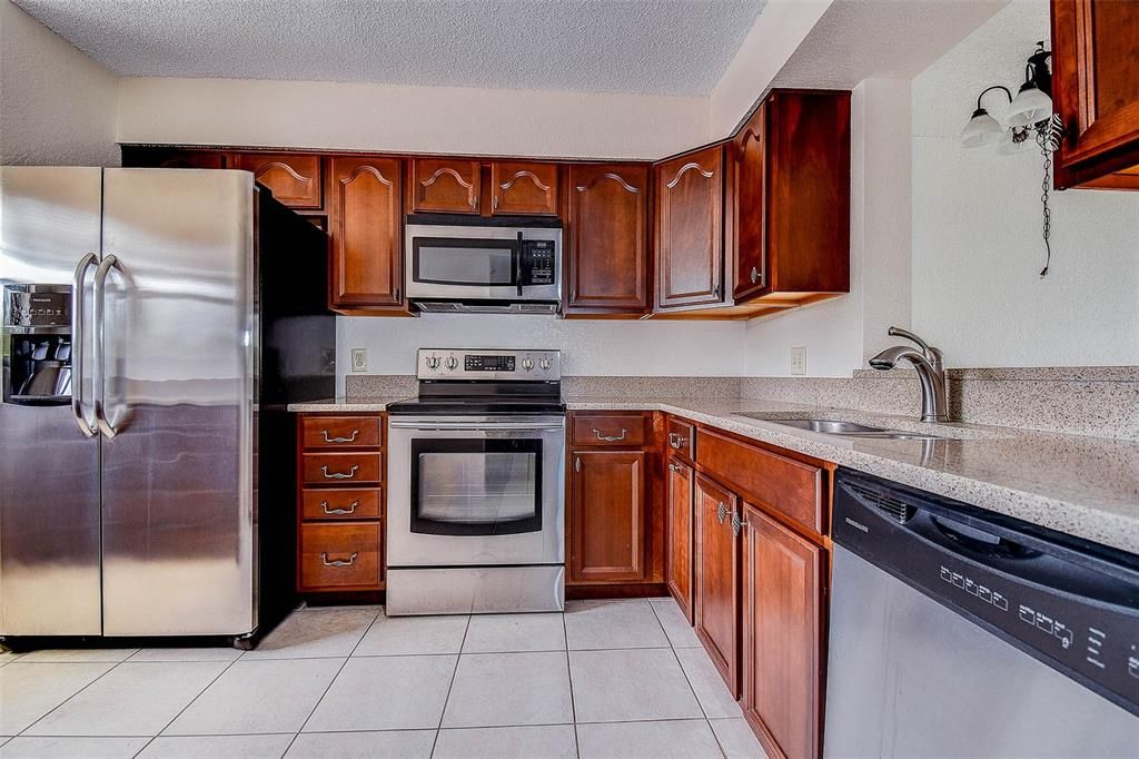 待售: $220,000 (2 贝兹, 2 浴室, 960 平方英尺)